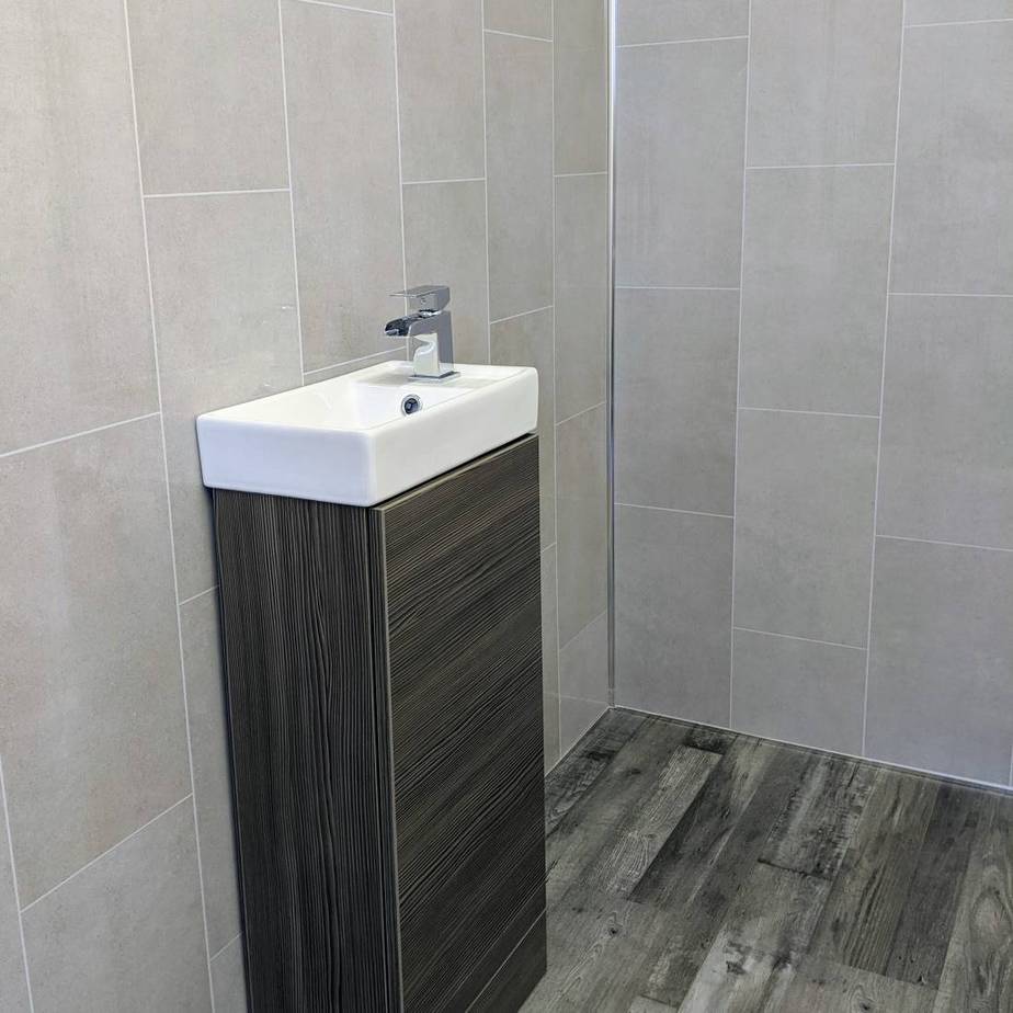 8mm Klasic Grey Tile Effect Bathroom Wall Panel - Pack of 4 - Image 5